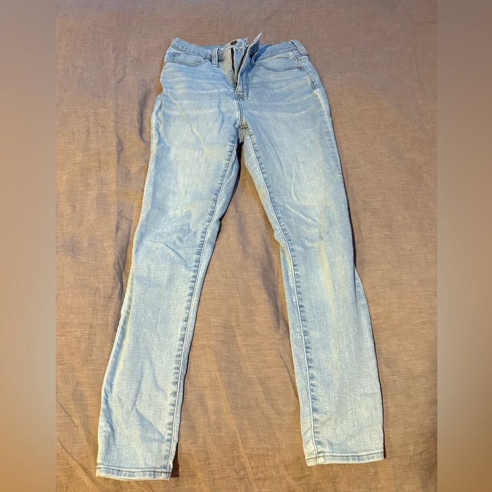 2-Pair Bundle of Madewell Jeans in light blue and black